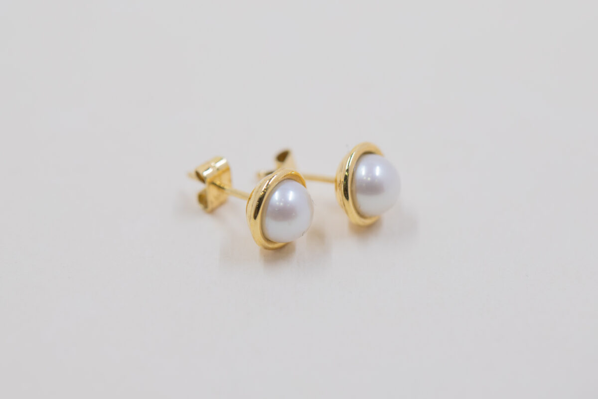 foto de aretes de oro ovni media bola perla IMG_7722 AR007