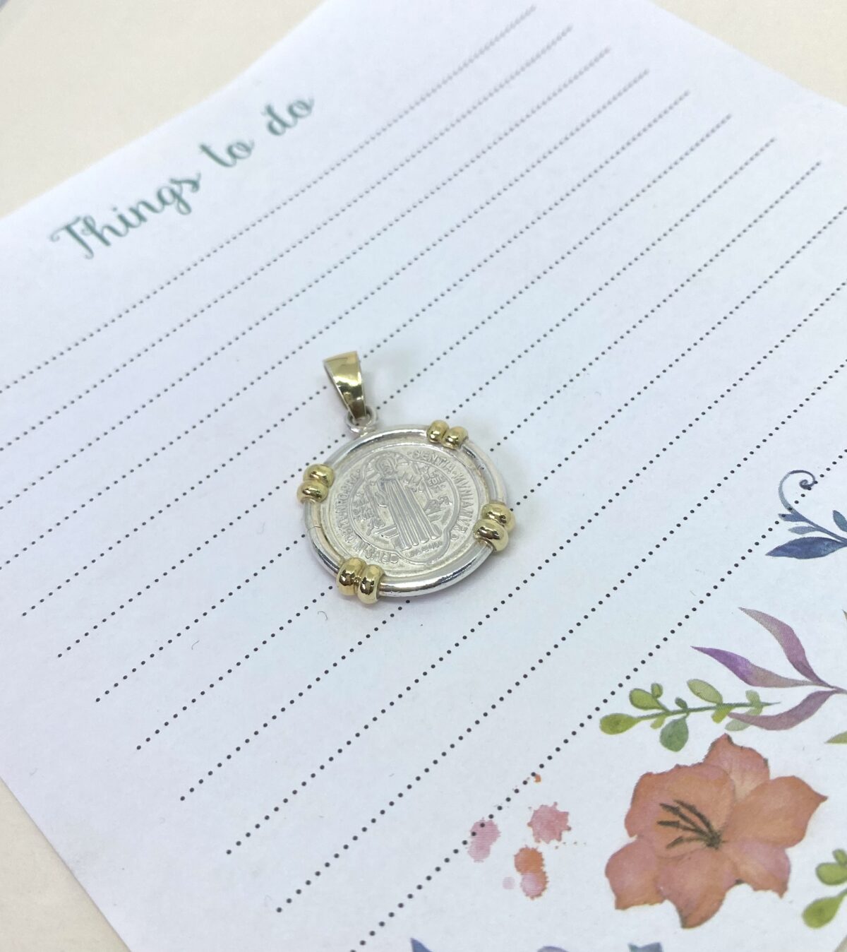 IMG_4834 SOLEJOYAS DIJE SAN BENITO EN PLATA 9.50 Y ORO DE 18 K. GR. - Imagen 2