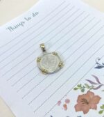 SOLEJOYAS DIJE SAN BENITO EN PLATA 9.50 Y ORO DE 18 K. GR. - Imagen 2