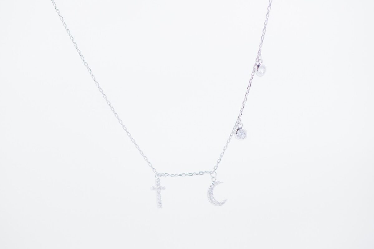 Imagen de WhatsApp 2022-12-09 a las 20.22.17 solejoyas collar de plata 9.25 con circones suizos y rodio con dijes en cruz y en luna - Imagen 1