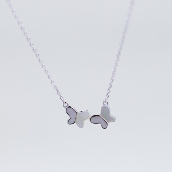 solejoyas collar aide de plata 9.25 con nacar con dos mariposas