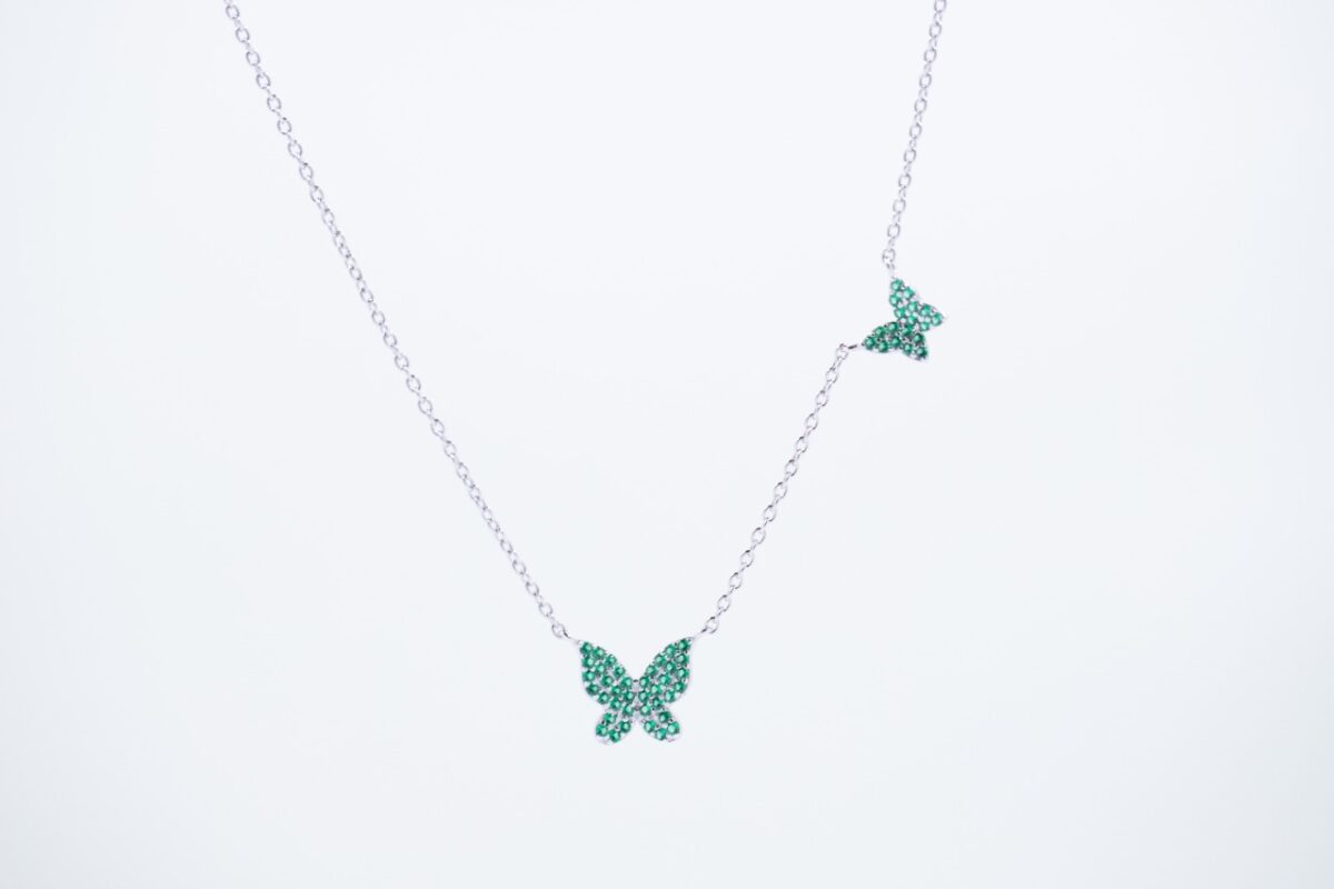 Imagen de WhatsApp 2022-12-09 a las 20.22.17 solejoyas collar de plata 9.25 con circones suizos y rodio con dijes de mariposas verdes - Imagen 1