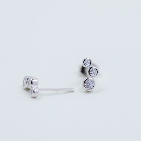 solejoyas arete de plata 9.25 con circones suizos y rodio en forma de tres circulos