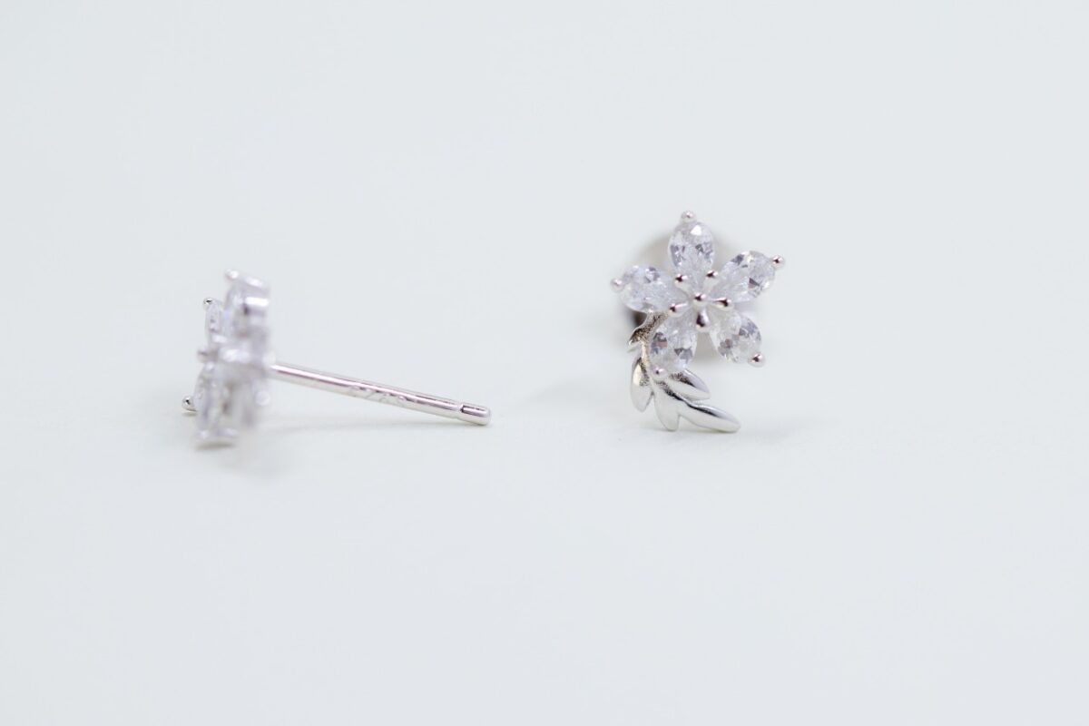 solejoyas arete de plata 9.25 con circones suizos y rodio en forma de flor - Imagen 1